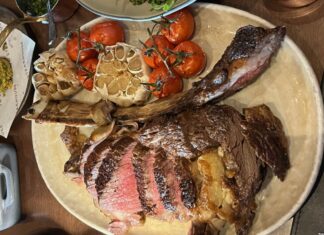 Tomahawk Steak im JW Steakhouse des JW Marriott Berlin