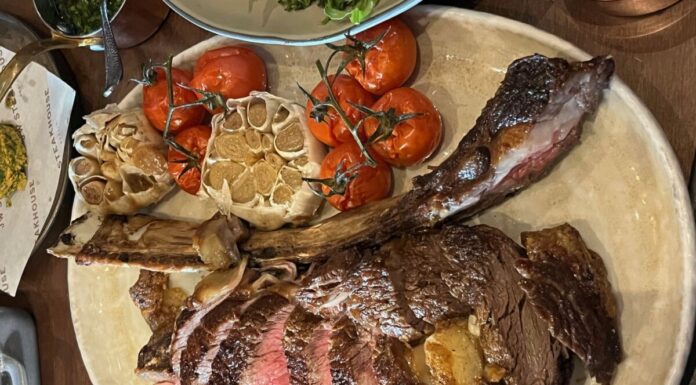 Tomahawk Steak im JW Steakhouse des JW Marriott Berlin
